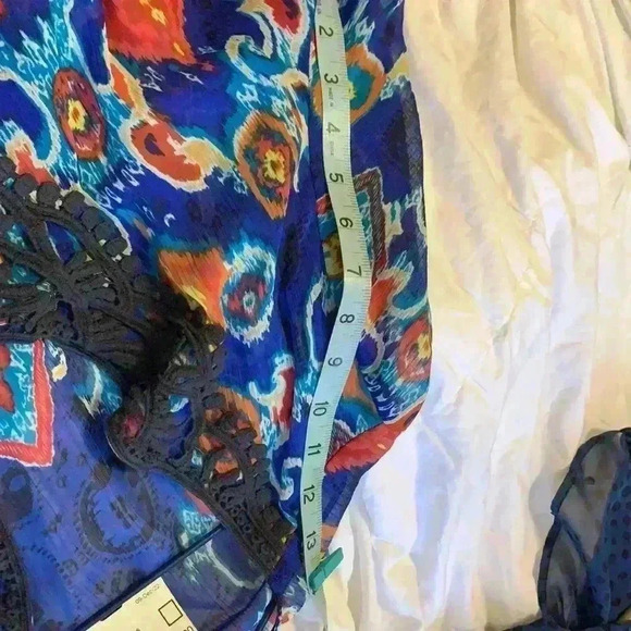 Jones New York light and airy, semi sheer beach cover-up in bright colours - Picture 8 of 8